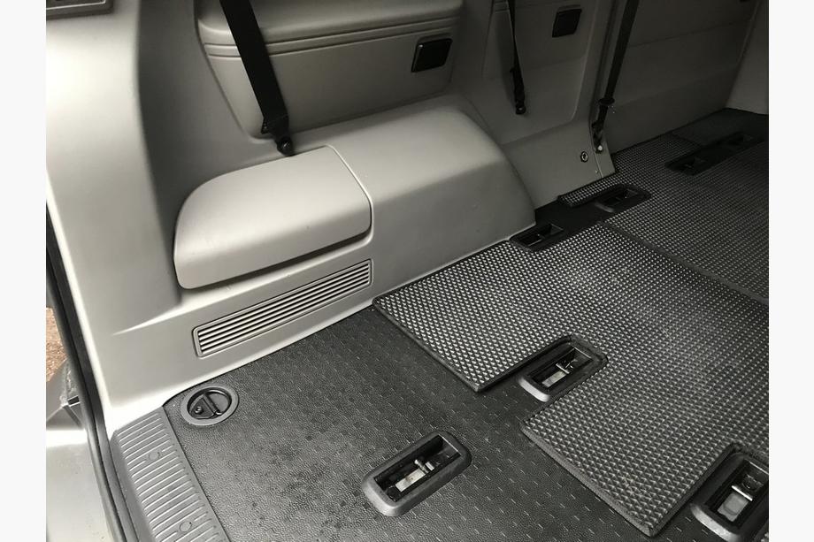 Volkswagen T5 2010-2015 EVA-Fußmatten V1 (langer Radstand, kompletter Innenraum, schwarz) Foto 7