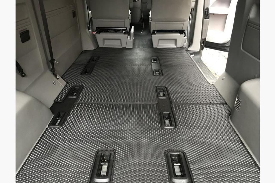 Volkswagen T5 2010-2015 EVA-Fußmatten V1 (langer Radstand, kompletter Innenraum, schwarz) Foto 8