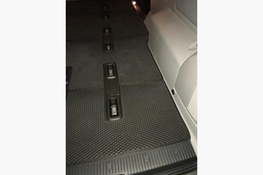 Volkswagen T5 2010-2015 EVA-Fußmatten V1 (langer Radstand, kompletter Innenraum, schwarz) Foto 9