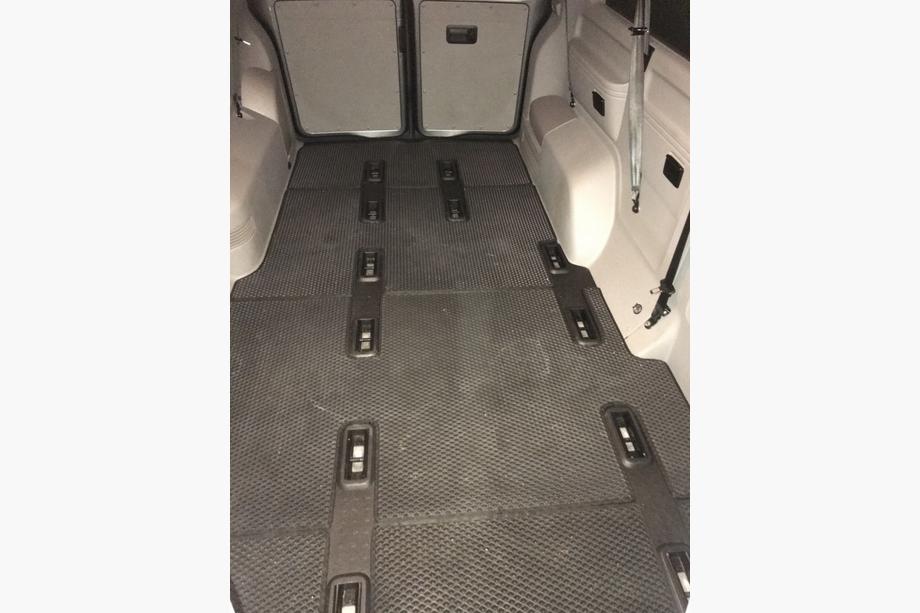 Volkswagen T5 2010-2015 EVA-Fußmatten V1 (langer Radstand, kompletter Innenraum, schwarz) Foto 12