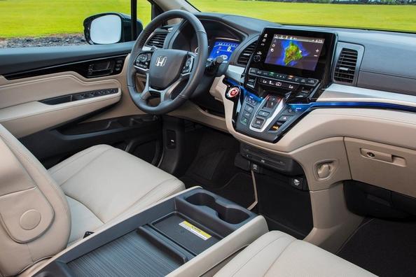 Bewertung des achtsitzigen Minivans Honda Odyssey in voller Größe Foto 9