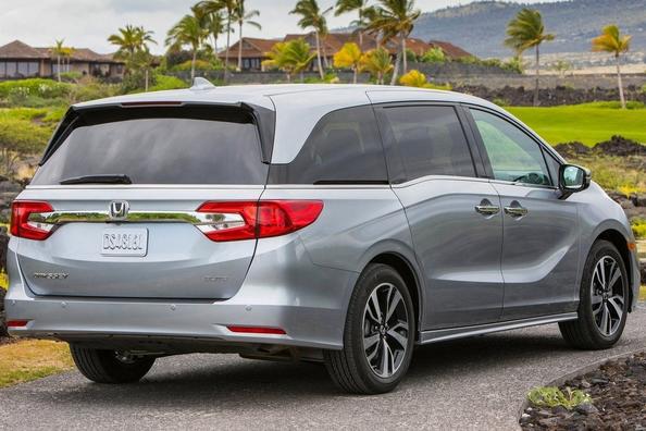 Bewertung des achtsitzigen Minivans Honda Odyssey in voller Größe Foto 8
