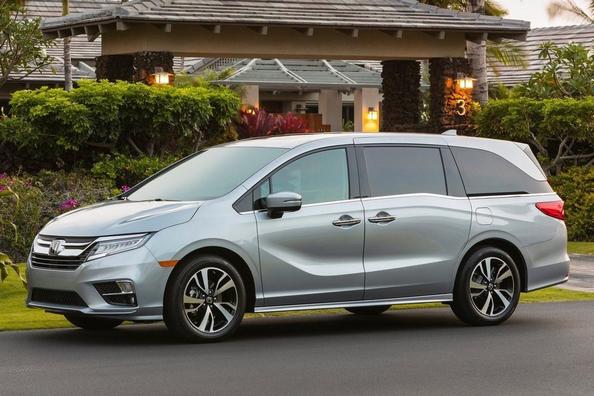 Bewertung des achtsitzigen Minivans Honda Odyssey in voller Größe Foto 6