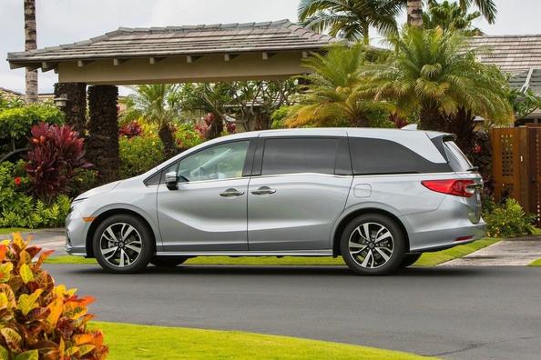 Bewertung des achtsitzigen Minivans Honda Odyssey in voller Größe Foto 4