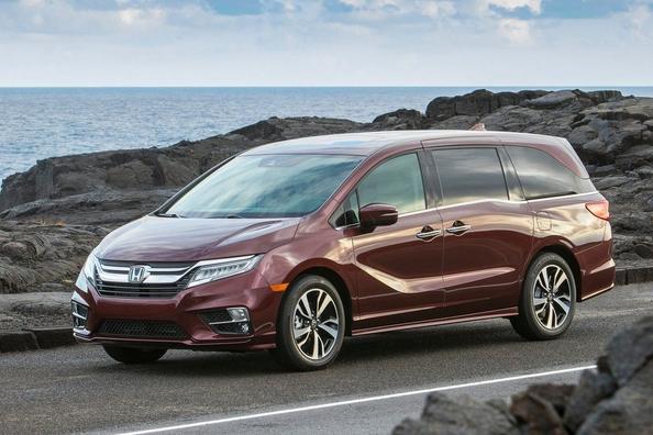 Bewertung des achtsitzigen Minivans Honda Odyssey in voller Größe Foto 1