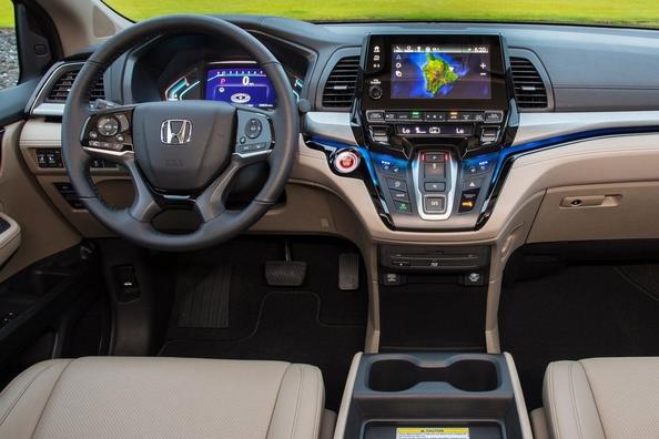 Bewertung des achtsitzigen Minivans Honda Odyssey in voller Größe Foto 10