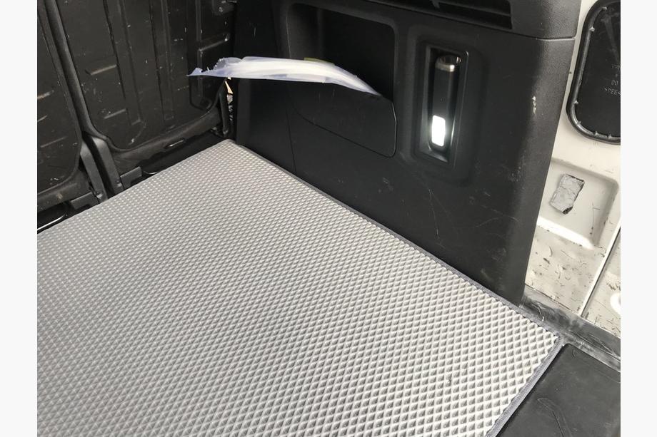 Peugeot Partner Tepee 2008-2018 Kofferraummatte EVA Grau Langer Radstand Foto 4