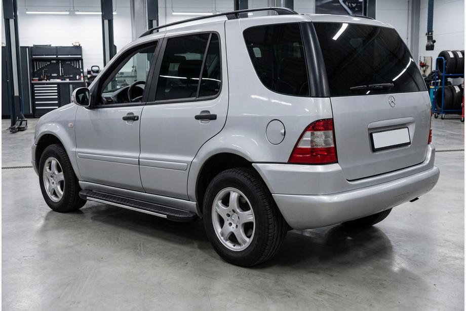 Mercedes ML W163 1997-2005 Trittbretter Bosphorus Grey (2 Stk., Aluminium) Image