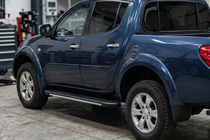 Mitsubishi L200 2015-2024 Trittbretter Bosphorus Grey (2 Stk., Aluminium) Foto 1