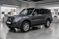Mitsubishi Pajero Wagon IV 2006-2021 Trittbretter Bosphorus Grey (2 Stk., Aluminium) Foto 1