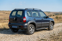 Chevrolet Niva 1998-2020 Seitenschweller BlackLine (2 Stk., Aluminium) Foto 1