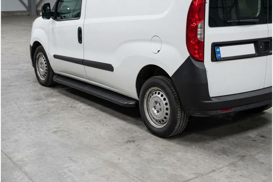Fiat Doblo II 2010-2022 Seitenschweller Tayga Black (2 Stk., Aluminium) Image