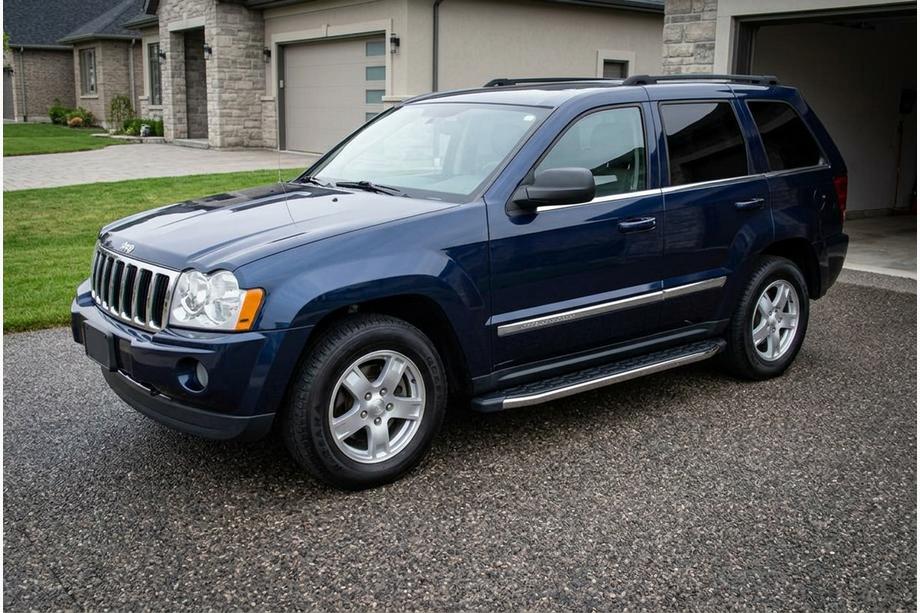 Jeep Grand Cherokee WK 2004-2010 Seitenschweller BlackLine (2 Stk., Aluminium) Image