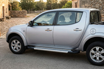 Mitsubishi L200 2015-2024 Seitenschweller New Vision Grey (2 Stk., Aluminium) Foto 1