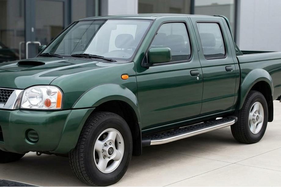 Nissan NP300 1999-2015 Seitenschweller BlackLine (2 Stk., Aluminium) Image