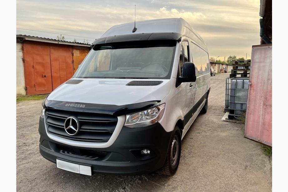 Mercedes Sprinter W907/W910 2018- Sonnenblende Frontscheibe (schwarz glanz, 5mm) Foto 3