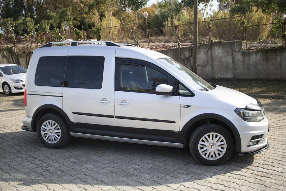 Volkswagen Caddy 2015-2020 Satz Zierleisten und Kotflügelverbreiterungen 2 Türen, langer Radstand Foto 5