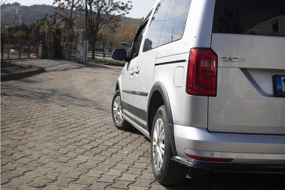 Volkswagen Caddy 2015-2020 Satz Zierleisten und Kotflügelverbreiterungen 2 Türen, langer Radstand Foto 7