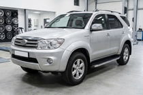 Toyota Fortuner 2006-2015 Trittbretter BlackLine (2 Stk., Aluminium) Foto 1