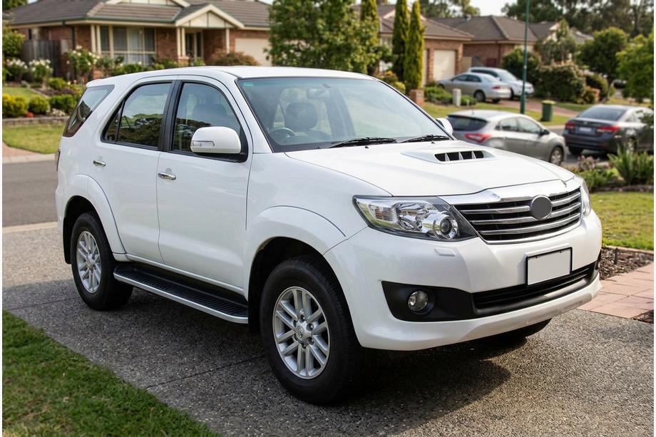 Toyota Fortuner 2006-2015 Seitenschweller Tayga Grey (2 Stk., Alu) Image