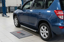 Toyota Rav 4 2006-2013 Seitenschweller BlackLine (2 Stk., Aluminium) Foto 1