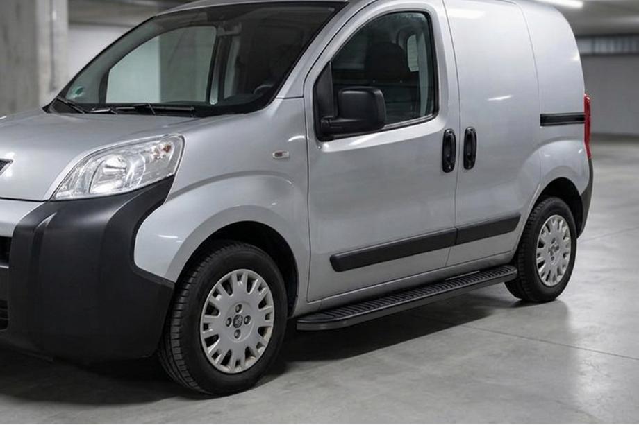 Fiat Fiorino/Qubo 2008-2024 Seitenschweller Tayga Black (2 Stk., Aluminium) Image