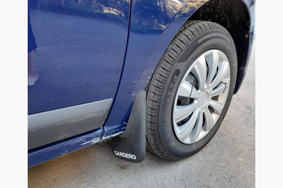 Dacia Sandero 2007-2013 Vordere Schmutzfaenger (2 Stk.) Image