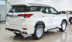 Toyota Fortuner 2015- Lexus-TRD V2 Bodykit Set (für 2015-2020) Foto 5