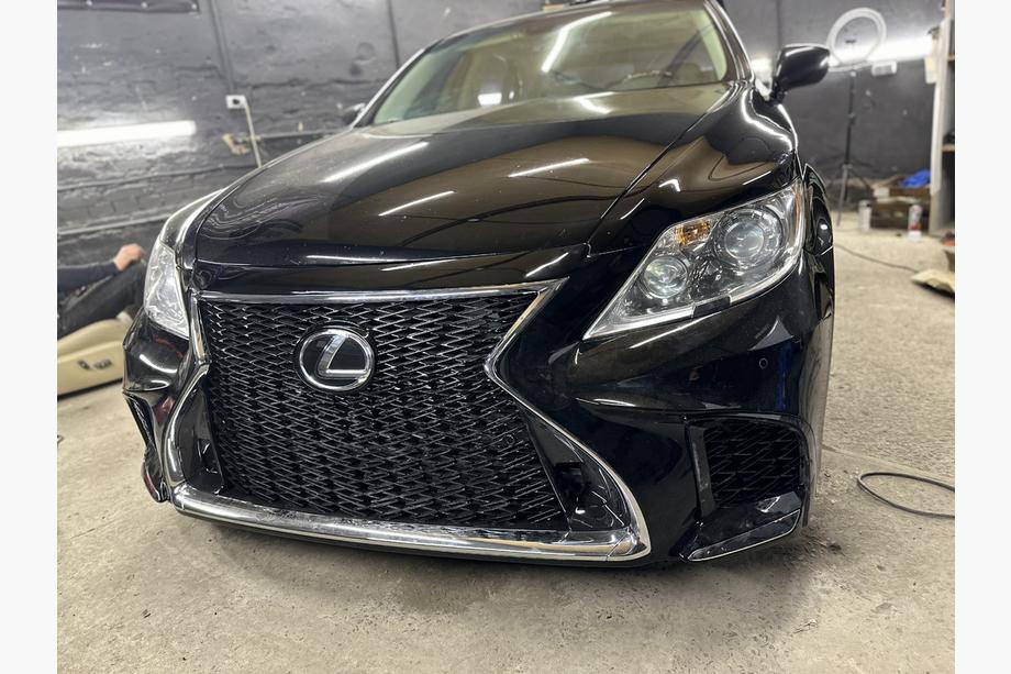 Lexus LS 2007-2017 Frontstoßstange (2007-2013 F-Sport) Foto 6