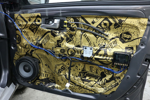 Geräuschisolierung eines Autos: So verbessern Sie den Klang eines Audiosystems