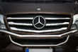 Chromverkleidung am Kühlergrill des Autos Foto 1