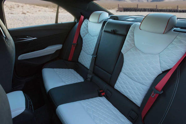 Cadillac CT4-V Blackwing: "aufgeladene" Kompaktlimousine mit einem 479 "Pferd" -Motor Foto 6