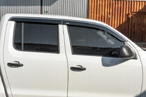 Volkswagen Amarok 2010-2022 Windabweiser mit Chromleiste (4 Stk, Niken) Foto 1