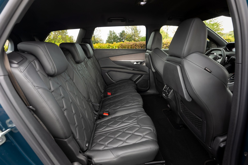 Überprüfung der aktualisierten Frequenzweiche des Peugeot 5008 der zweiten Generation