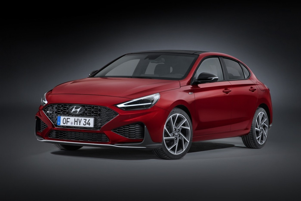 Überprüfung des aktualisierten Liftback Hyundai i30 Fastback