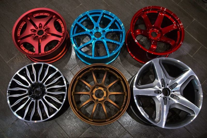Wie lackiere ich die Felgen eines Autos mit eigenen Händen?