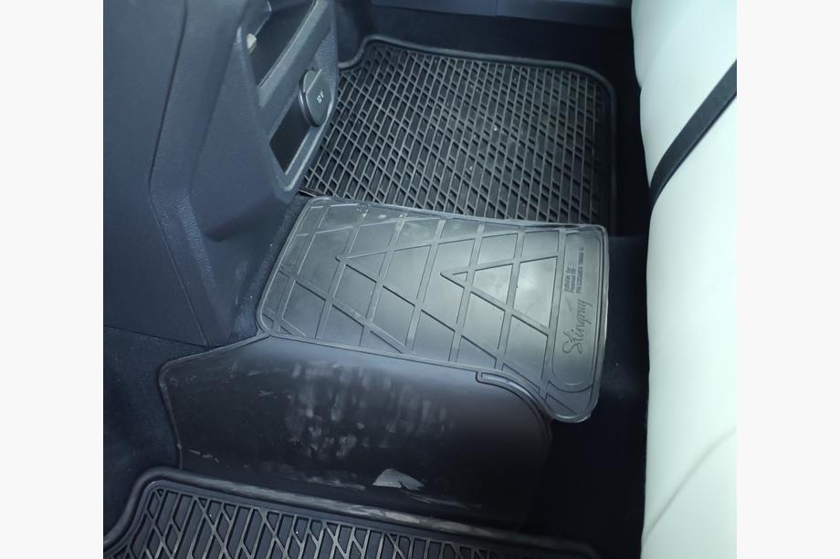 Volkswagen Tiguan 2016-2023 Hintere Mittelsteg Gummimatte (Stingray Premium) Foto 1