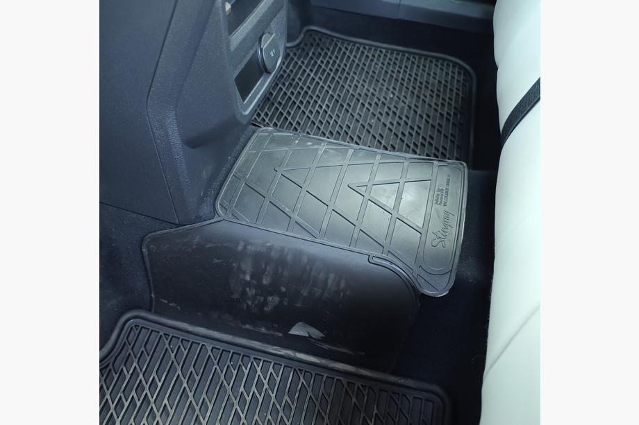 Volkswagen Tiguan 2016-2023 Hintere Mittelsteg Gummimatte (Stingray Premium) Foto 3