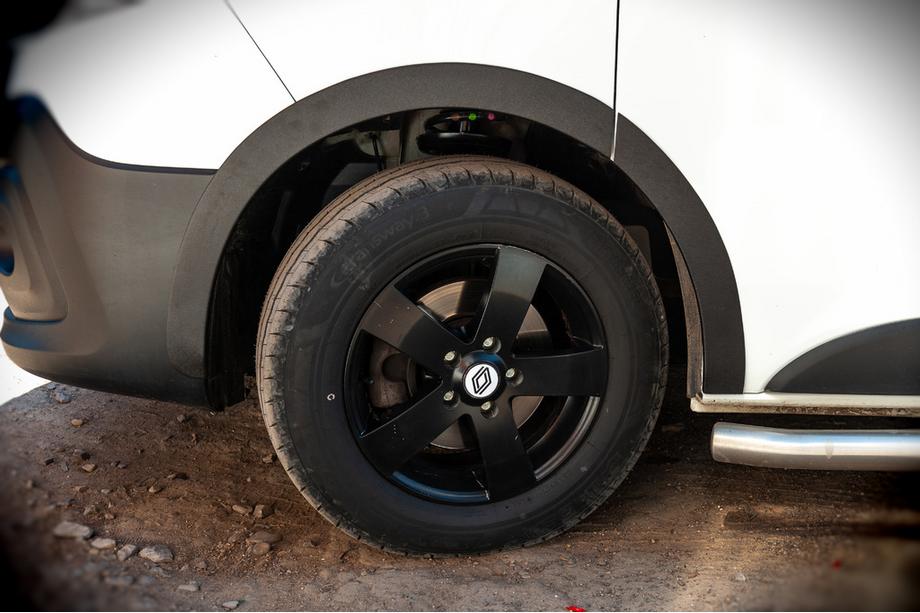 Opel Vivaro 2015-2019 Kotflügelverbreiterungen (6 Stk, schwarz, ABS) Image