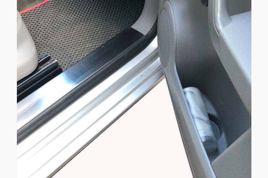 Volkswagen Caddy 2004-2010 Einstiegsleisten innen (ohne Schriftzug, Edelstahl) 3 Stück Foto 3