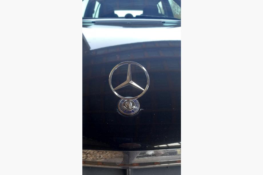 Mercedes C-class W203 2000-2007 Emblem Zielscheibe (mit Schriftzug) Image