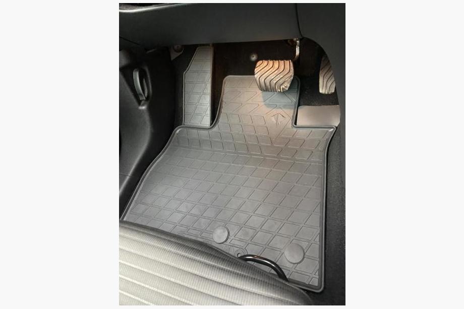 Renault Scenic/Grand 2016–2025 Gummimatten Stingray (4 Stk) Image