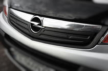 Opel Vivaro 2001–2015 Winterabdeckung für Kühlergrill 2007-2015 (V2, oben) Foto 1