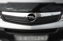 Opel Vivaro 2001–2015 Winterabdeckung für Kühlergrill 2007-2015 (V2, oben) Foto 3