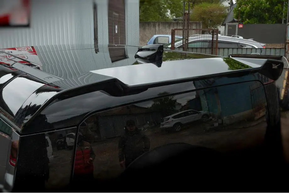 Land Rover Defender 2019- Spoiler V1 (schwarz) Image