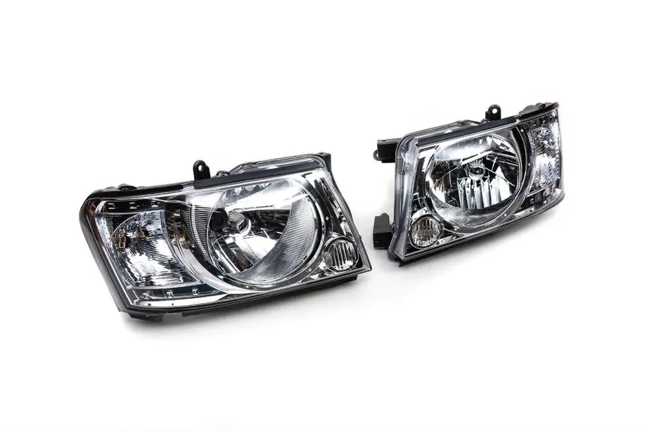 Nissan Patrol Y61 1997-2011 Frontscheinwerfer Safari klar (2004-2008, 2 Stk) Image