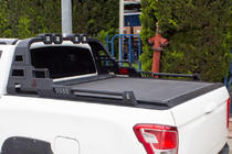 Nissan Navara/NP300 2016- Dakar Rollbar mit LED (für Rollcover) Foto 3