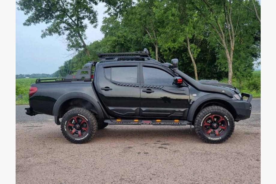 Mitsubishi L200 2015-2024 Seitenstufen Dakar V2 mit LED (2015-2019, 2 Stk, Metall) Foto 12