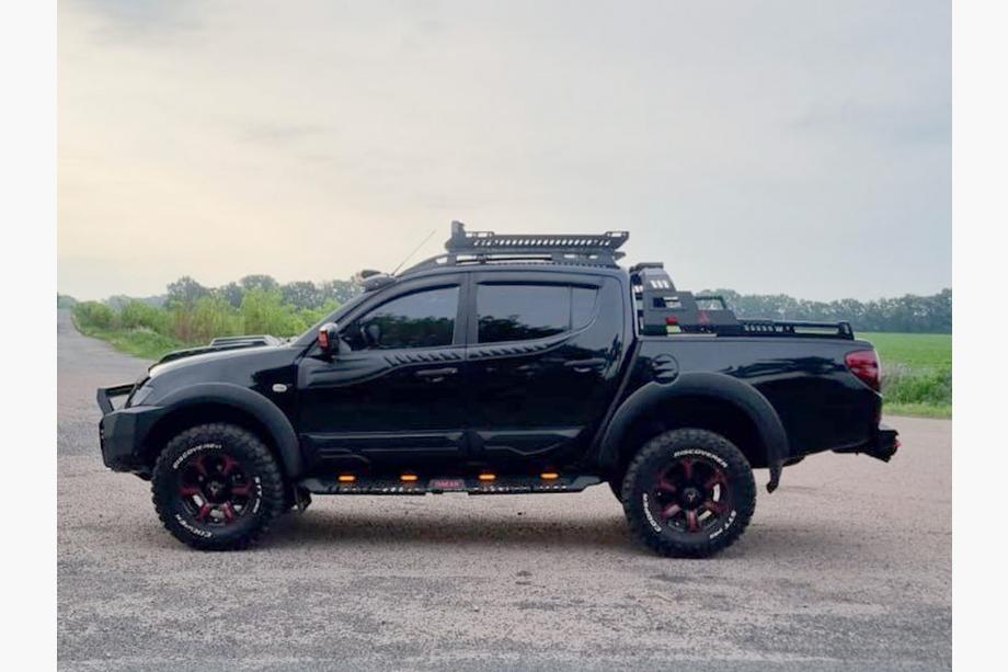 Mitsubishi L200 2015-2024 Seitenstufen Dakar V2 mit LED (2015-2019, 2 Stk, Metall) Foto 9