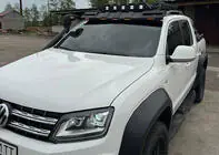 Volkswagen Amarok 2010-2022 Frontscheibenblende unter Dachträger DAKAR (LED) Foto 3